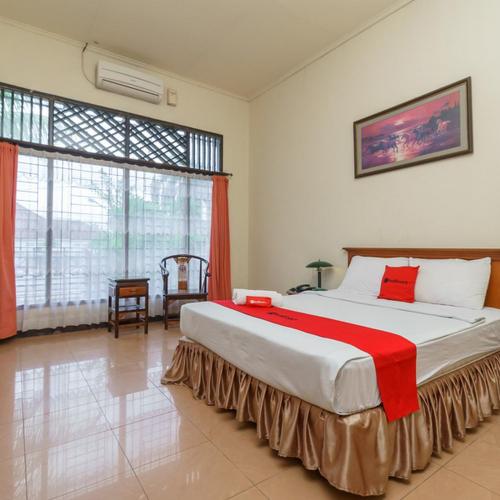 Image of RedDoorz near Transmart Pangkal Pinang