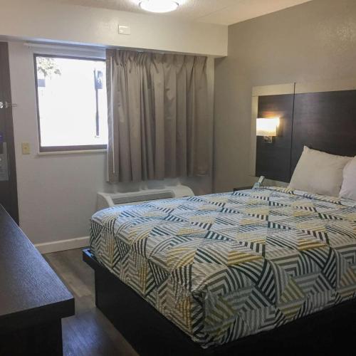 Motel 6-Burnsville, MN