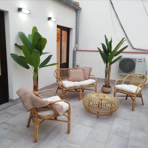 Collection Latina - Apartamentos Únicos en el Barrio Más Auténtico