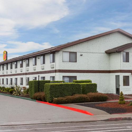 Image of Super 8 by Wyndham Arcata