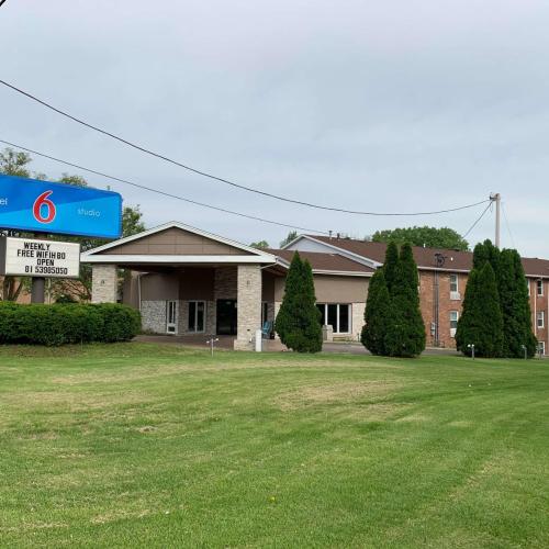 Image of Studio 6 Rockford