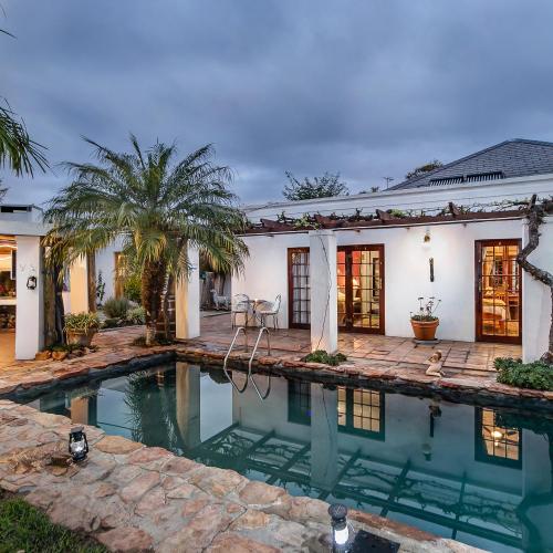 Image of GuBas De Hoek meet eat sleep