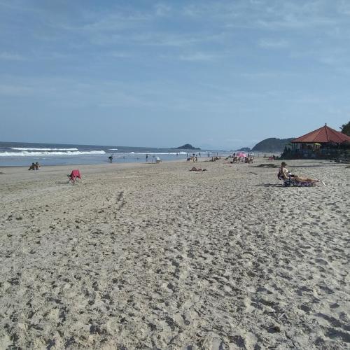 Apartamento à 50 metros da praia - Itanhaém em Itanhaém, SP - pousada e hospedagem