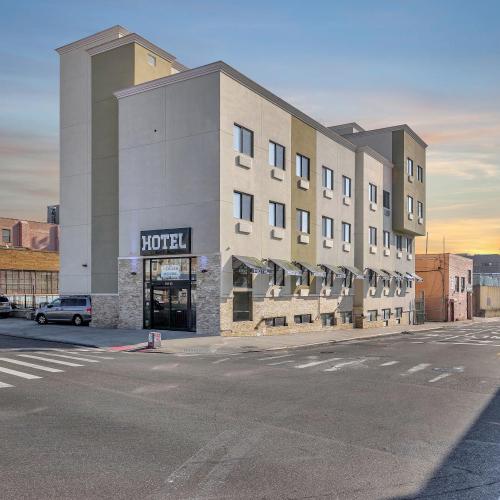 Hotel Pergola Jamaica JFK