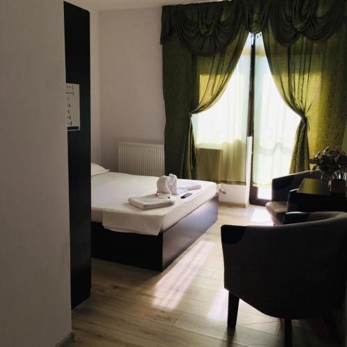 Image of Casa Famous