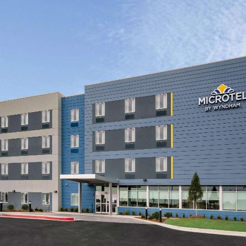 Image of Microtel Inn & Suites by Wyndham Hot Springs