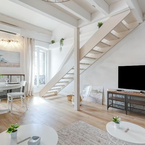 Splendid 2-bedroom apartment close to the Opera