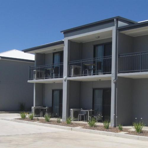 Image of Royal Motel Miles