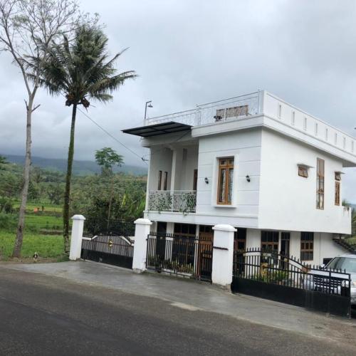 Image of Alaina Villa