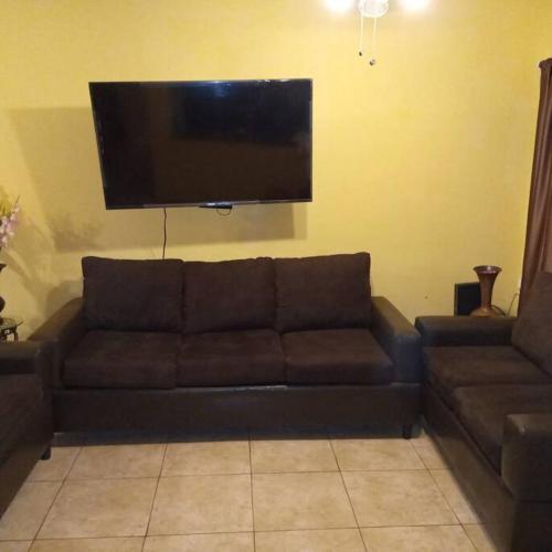 Image of Casa completa en privada y con cochera