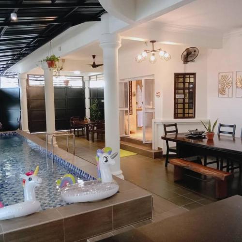 Image of Comfortable Private Swimming Pool Homestay Melaka 20 Pax 5R3B