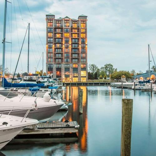 Image of Shoreline Inn & Conference Center, Ascend Hotel Collection