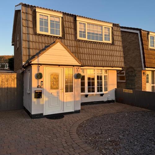 Image of Stunning 3 Bedroom Dutch barn cottage with parking