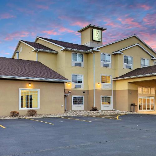 Image of Estherville Hotel & Suites