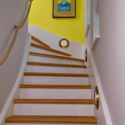 Image of Yellow Upmarine