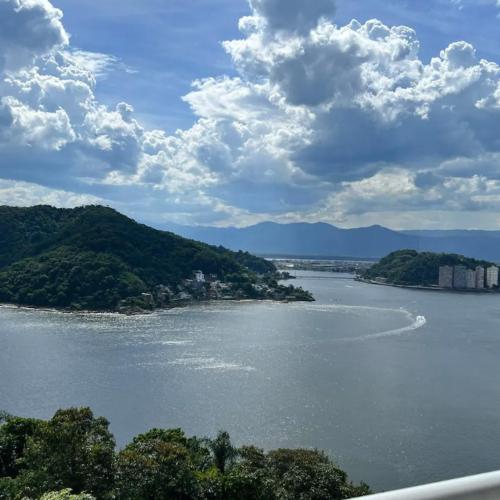 Apartamento no topo da Ilha Porchat em São Vicente, SP - pousada e hospedagem