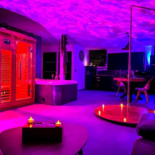 Image of love room Villa Des Charmes-34450 vias