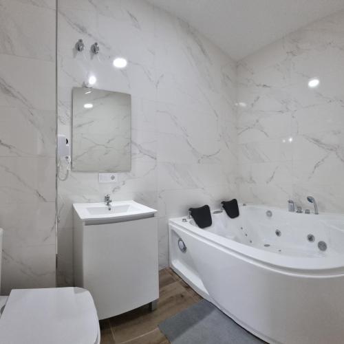 Image of Mini Estudio JACUZZI DOBLE SEVILLA 