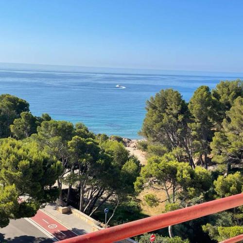 Precioso apto Miami primera linia playa cala de las Sirenas, con WIFI y NETFLIX, adecuado para teletrabajar