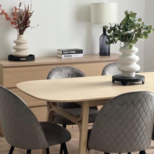 Image of Modern �j lak�s a belv�rosban