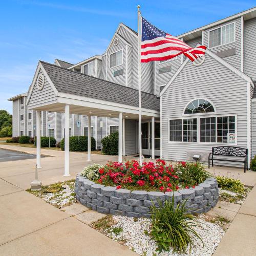 Image of Microtel Inn and Suites Manistee