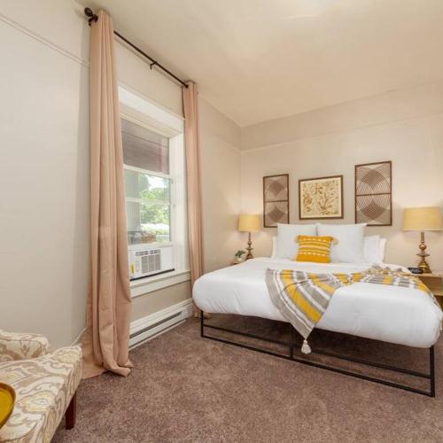 Image of Renovated 1 Bed 1 Bath KING BED Near Downtown