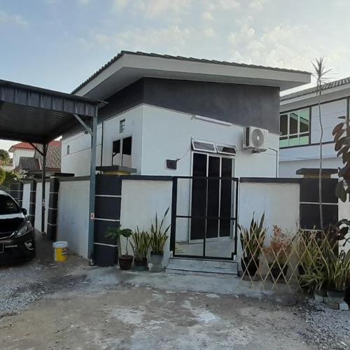 Studio Teratak Alisha Permatang Pauh