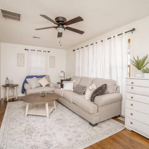 Image of 2 Bed 1 Bath Home w 2 Car Garage & Fenced Yard