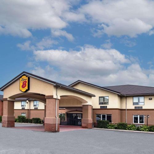 Image of Super 8 by Wyndham Cornwall ON