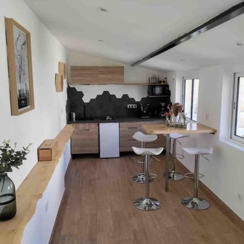 Image of Micro maison Lyon 8/ Parking / Terrain de p�tanque