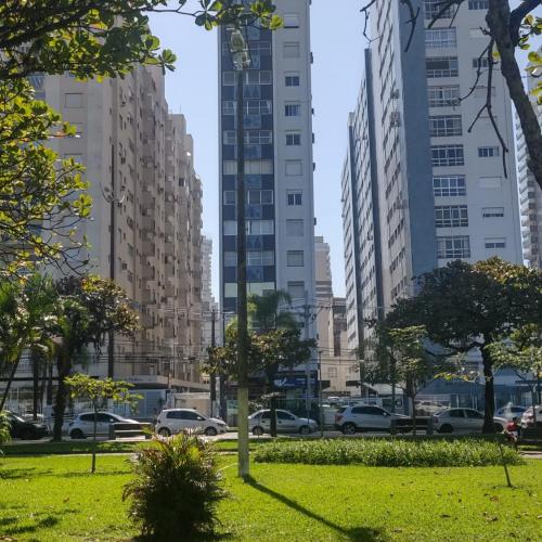 Studio completo frente à Praia do Gonzaga ( Pé na Areia ) em Santos, SP - pousada e hospedagem