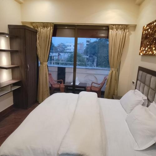 Image of Ratna Hotel & Banquet