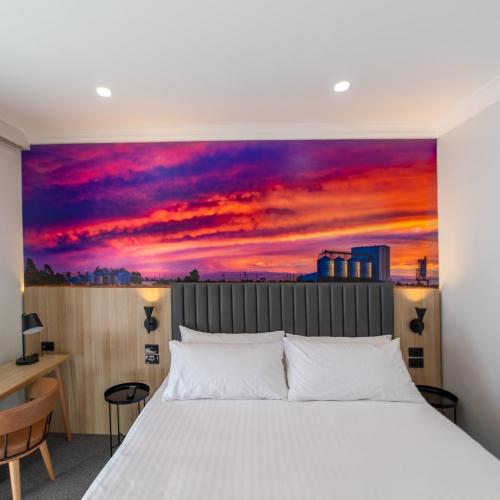 Image of Royal Hotel-Motel