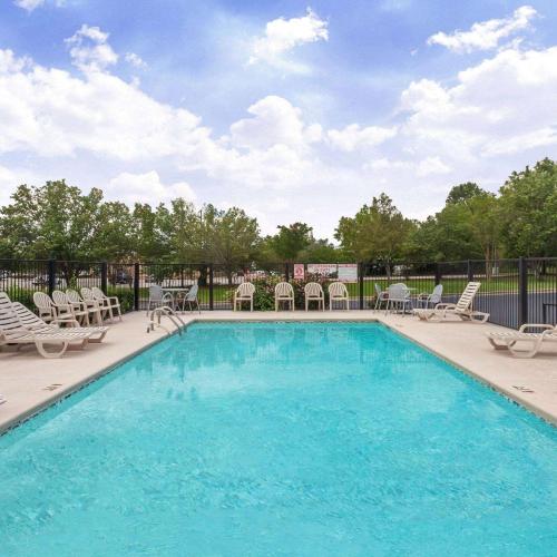 Image of Baymont by Wyndham Florence/Muscle Shoals