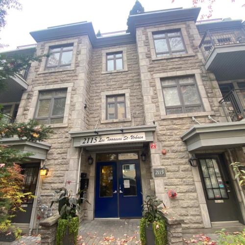 ApartHotelMontreal by Les Terrasses Saint Urbain 2225I2