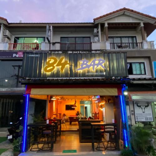 84 Bar & Guest House