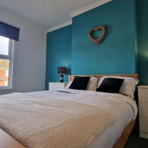 Image of Cosy home perfect for families and contractors with free parking