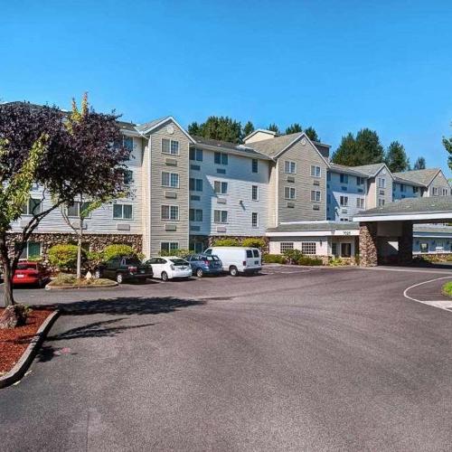 Image of Country Inn & Suites by Radisson, Portland International Airport