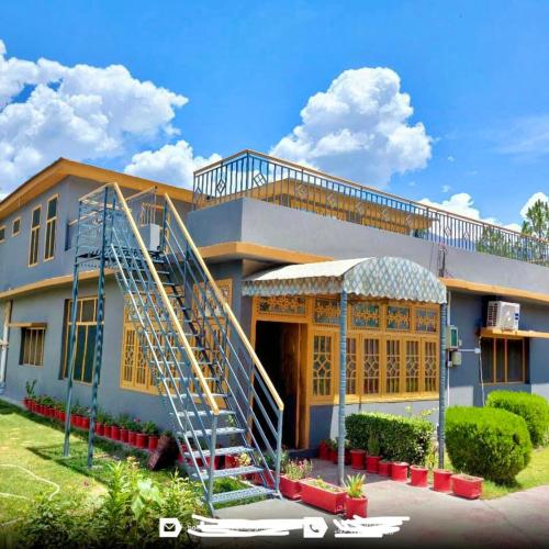 Image of Bottleneck Lodges
