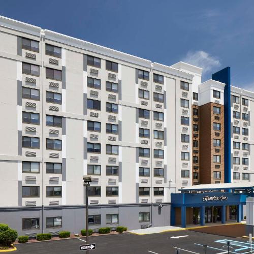Image of Hampton Inn Newark Airport