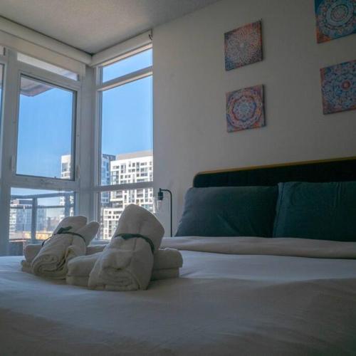 Image of Beautiful and Central 3 Bedroom Condo with Parking