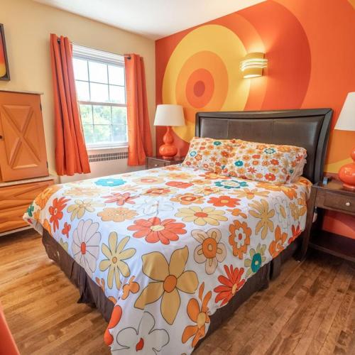 Image of Cardinal Inn Retro Room
