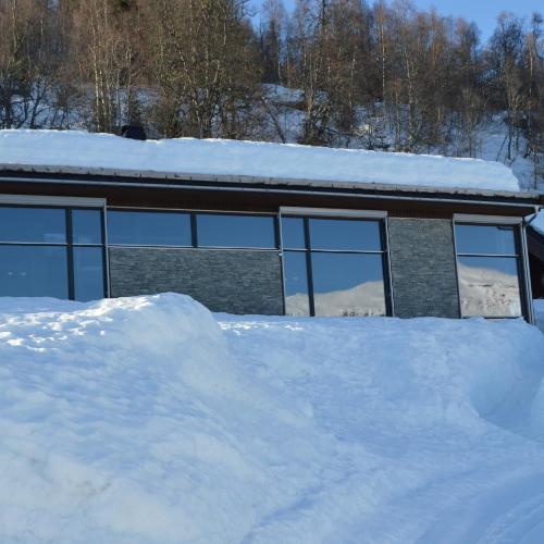 Image of Pow Panorama - High standard Mountain home