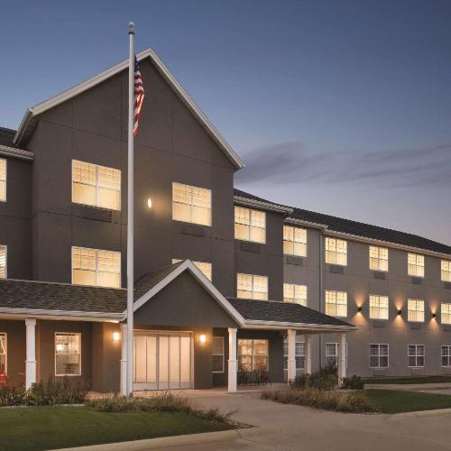 Image of Country Inn & Suites by Radisson, Cedar Falls, IA