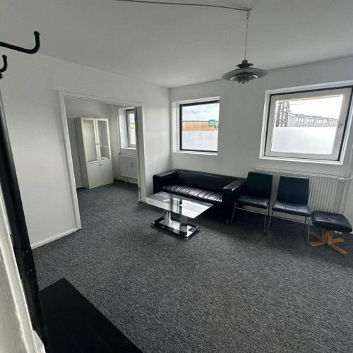 Image of Airport House