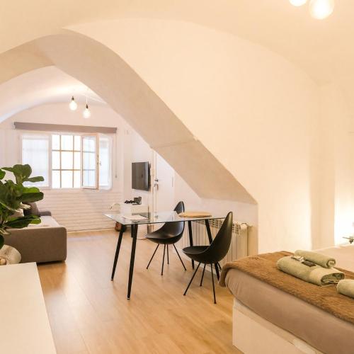 Casa Besalú - Estudio en el centro del pueblo