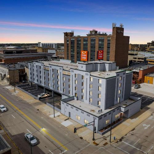 Image of Econo Lodge Inn & Suites