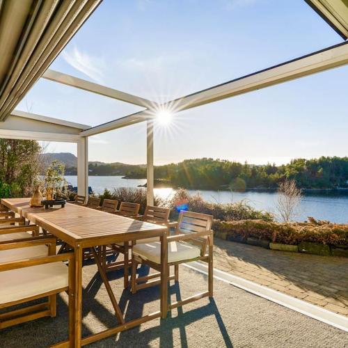 Image of Waterfront Villa w/Boat&kayaks. 15min from Bergen