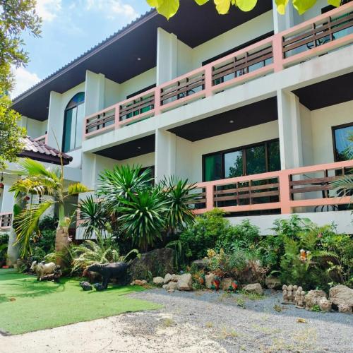 Jigsaw Cafe & Resort