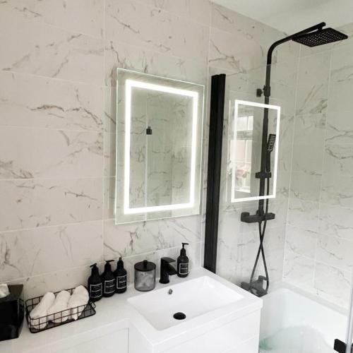 Image of Beautiful apartment in Beckton with Private Entrance and Garden